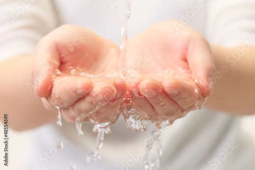 Photo: 手と水 手と水