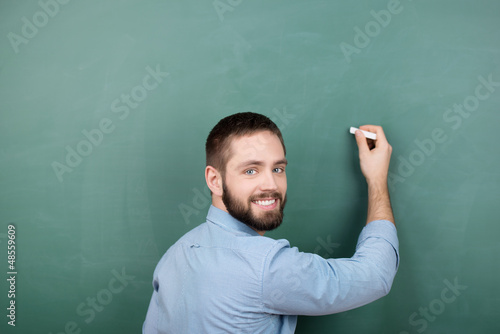Photo: student schreibt an die tafel student schreibt an die tafel