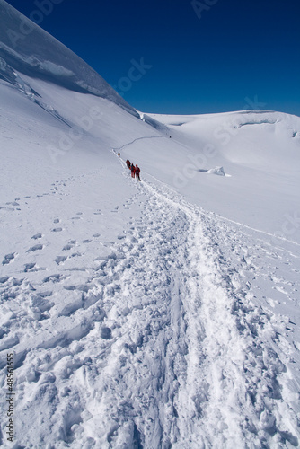 Photo: Cordate di alpinisti sul Monte Rosa Cordate di alpinisti sul Monte Rosa