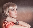 girl with blond bop / alterable 03