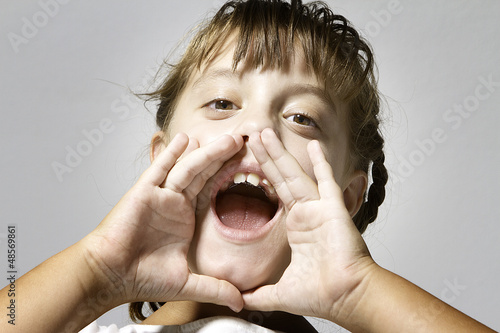 Photo: Niña gritando Niña gritando