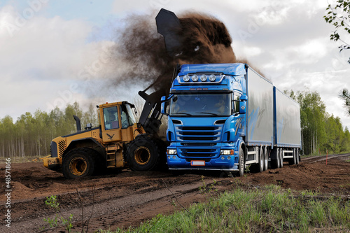 Photo: LKW Lastwaagen beladen LKW Lastwaagen beladen