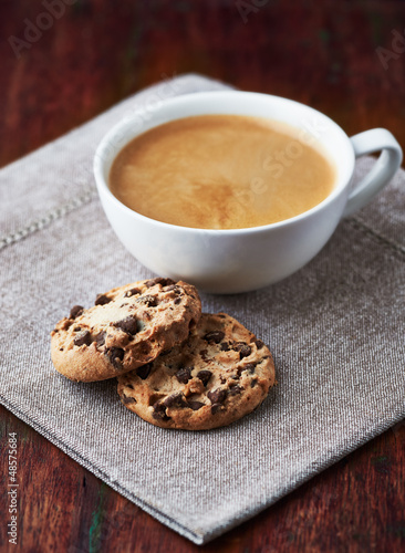 Photo: Cup of cafe crema with chocolate chip cookies Cup of cafe crema with chocolate chip cookies