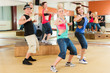 Foto: Zumba or Jazzdance - young people dancing in studio Zumba or Jazzdance - young people dancing in studio