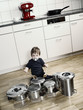 Foto: Playing drums with pots and pans Playing drums with pots and pans
