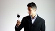 degustazione vino rosso con calice