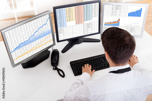 Photo: Stock broker trading in a bull market Stock broker trading in a bull market