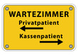 Schild Wartezimmer beim Arzt