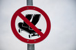 Verbotsschild - Skateboard fahren verboten