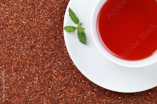 Photo: Rooibos Tee mit einer Melisse Rooibos Tee mit einer Melisse