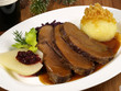 Wildschweinbraten mit Rotkohl und Kartoffelknödel