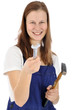 Junge Handwerkerin mit Werkzeugen