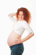 schwangere frau mit weisser bluse 2