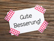 Klebestreifenzettel auf Holz GUTE BESSERUNG!