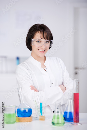 Photo: mitarbeiterin im labor mitarbeiterin im labor