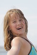Mädchen am Strand des Wattenmeeres