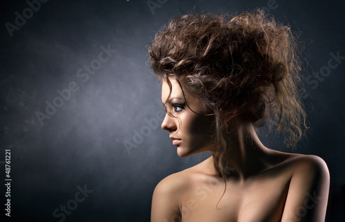 Photo: portrait of a glamorous young woman portrait of a glamorous young woman