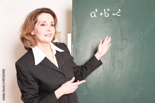 Photo: Mathematik Lehrerin an der Tafel Mathematik Lehrerin an der Tafel