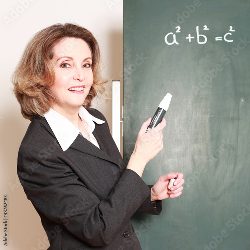 Photo: Mathematik Lehrerin an der Tafel Mathematik Lehrerin an der Tafel