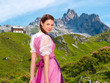 Dirndl auf der Alm