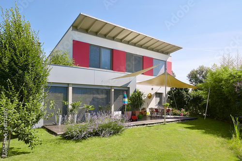 Photo: House with beautiful garden House with beautiful garden