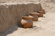 Foto: Ceremonial Clay pots at Huaca Pucllana, Lima, Peru Ceremonial Clay pots at Huaca Pucllana, Lima, Peru