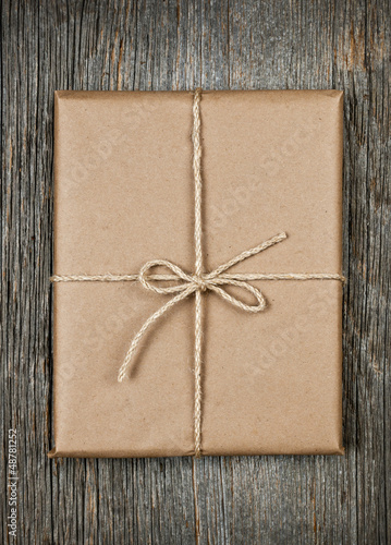 Photo: Gift in brown paper tied with string Gift in brown paper tied with string
