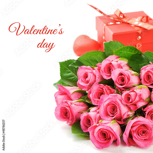 Photo: Bouquet of pink roses with Valentine's present Bouquet of pink roses with Valentine's present