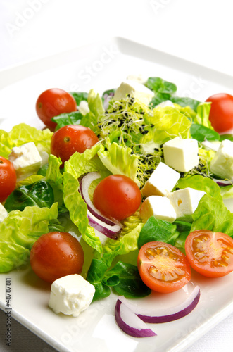 Photo: Healthy food to lose weight: fresh salad Healthy food to lose weight: fresh salad