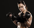 Foto: Concentrated fitness woman doing a workout. Concentrated fitness woman doing a workout.