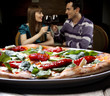 casal na pizzaria