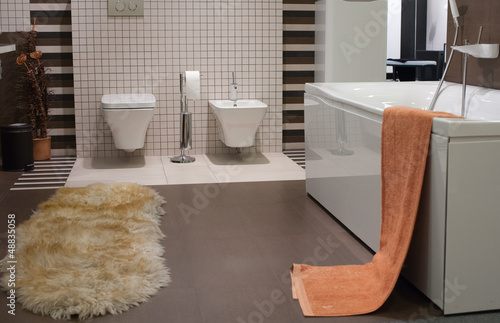 Photo: bathroom and toilet with modern decor bathroom and toilet with modern decor