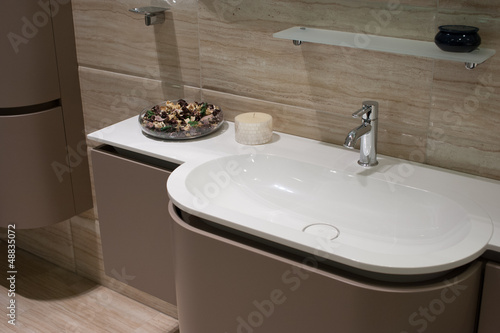 Photo: bathroom and toilet with modern decor bathroom and toilet with modern decor