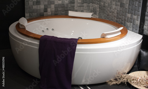 Photo: bathroom and toilet with modern decor bathroom and toilet with modern decor