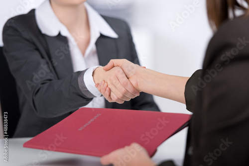 Photo: handschlag nach dem bewerbungsgespräch handschlag nach dem bewerbungsgespräch