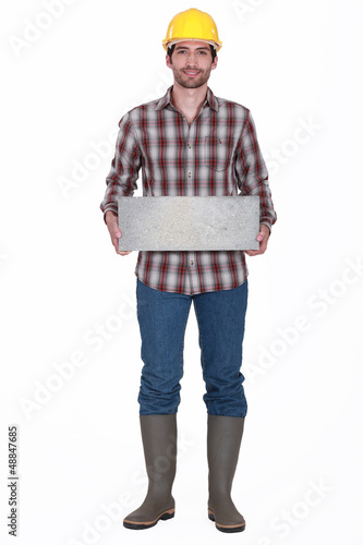Photo: Many carrying breeze block Many carrying breeze block
