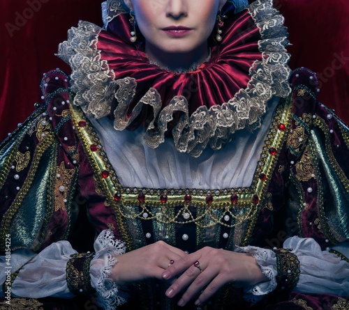 Photo: Queen in royal dress and luxuriant collar Queen in royal dress and luxuriant collar