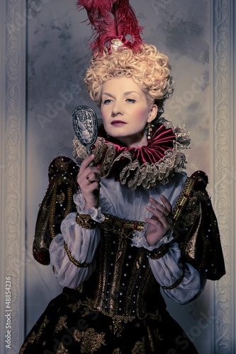 Photo: Her royal majesty with mirror Her royal majesty with mirror