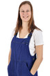 Junge Handwerkerin im Blaumann