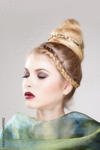 Photo: Hübsche Frau mit Gesichts Make up Hübsche Frau mit Gesichts Make up