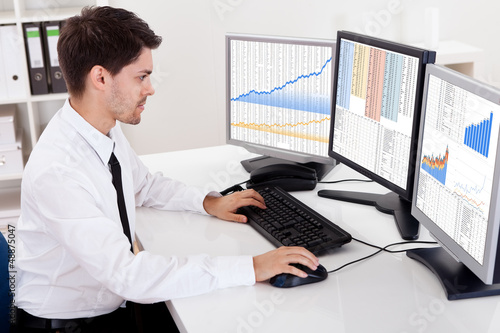 Photo: Stock broker trading in a bull market Stock broker trading in a bull market