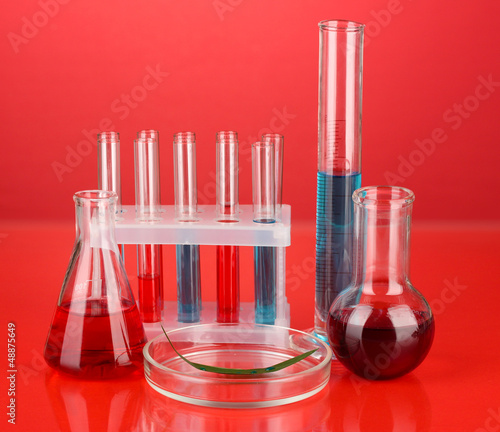Photo: Test-tubes and green leaf tested in petri dish, Test-tubes and green leaf tested in petri dish,