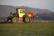 Foto: Traktor auf einem Feld Traktor auf einem Feld