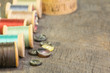 Foto: A row of thread spools with buttons A row of thread spools with buttons