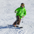 Mann beim Skisport