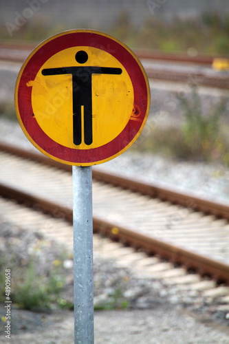 Photo: Gleis betreten verboten Gleis betreten verboten