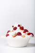 Foto: frozen yogurt strawberry rasperry white back frozen yogurt strawberry rasperry white back