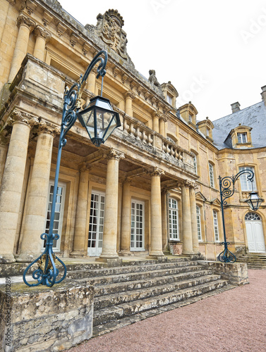 Photo: Entrance of Dree castle and fountain, Curbigny, Bourgogne Entrance of Dree castle and fountain, Curbigny, Bourgogne