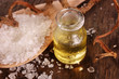 Wellness mit Aromaöl und Badesalz