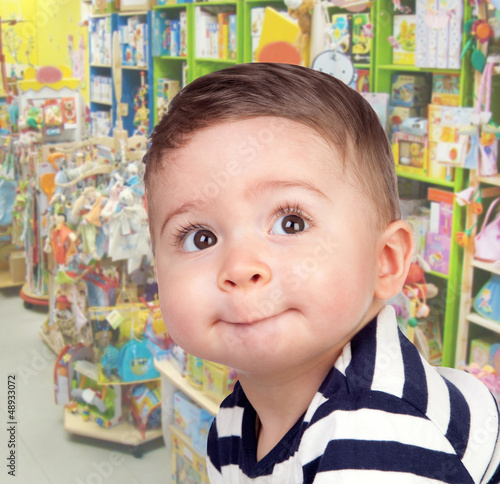 Photo: Beau bébé avec de beaux yeux Beau bébé avec de beaux yeux